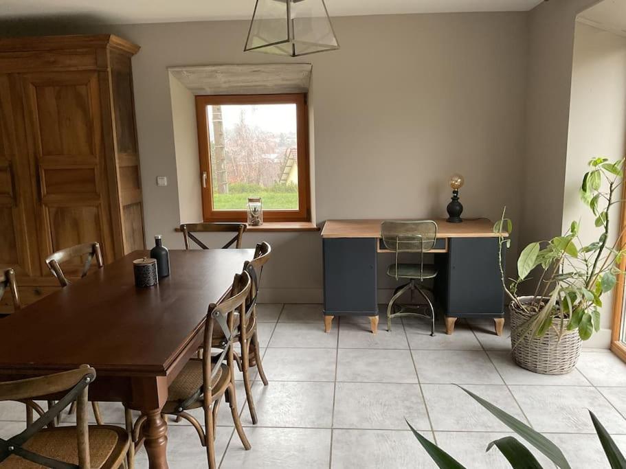 Logement Dans Maison + Exterieur Orchamps-Vennes Exterior photo
